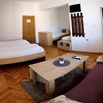 Konukevi Gile Tırnova